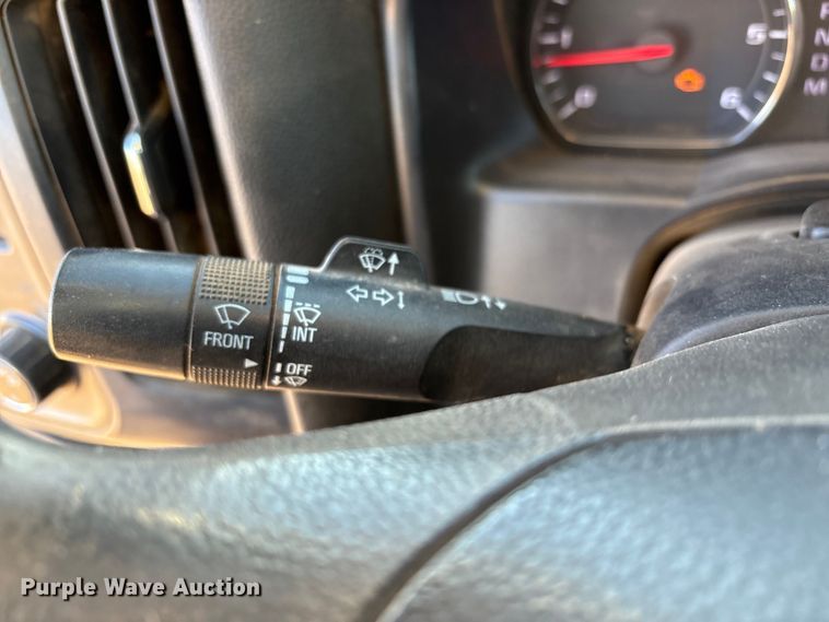 image for item EU4731 2015 Chevrolet Silverado 1500 Crew Cab pickup truck