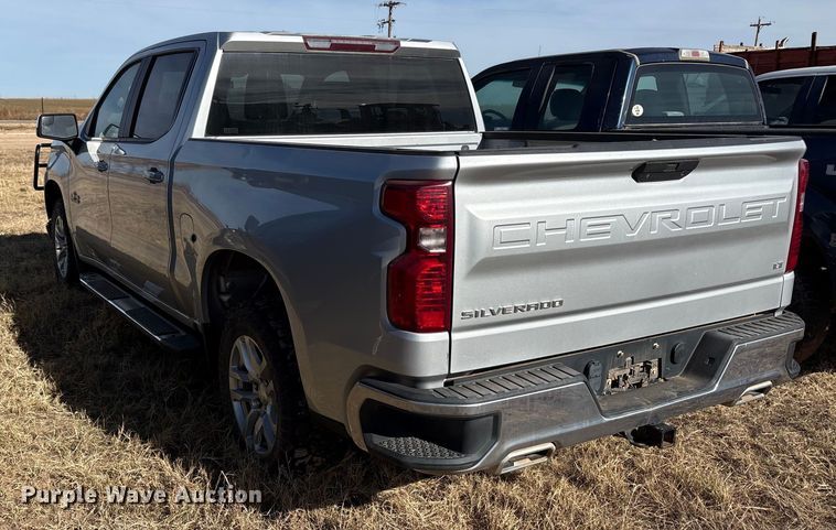 image for item EU4736 2019 Chevrolet Silverado 15000 Crew Cab pickup truck