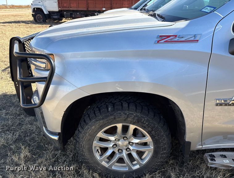 image for item EU4736 2019 Chevrolet Silverado 15000 Crew Cab pickup truck