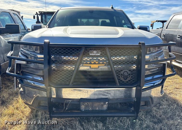 image for item EU4736 2019 Chevrolet Silverado 15000 Crew Cab pickup truck