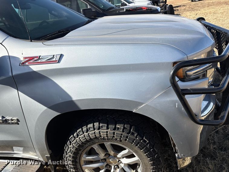 image for item EU4736 2019 Chevrolet Silverado 15000 Crew Cab pickup truck