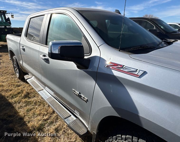 image for item EU4736 2019 Chevrolet Silverado 15000 Crew Cab pickup truck