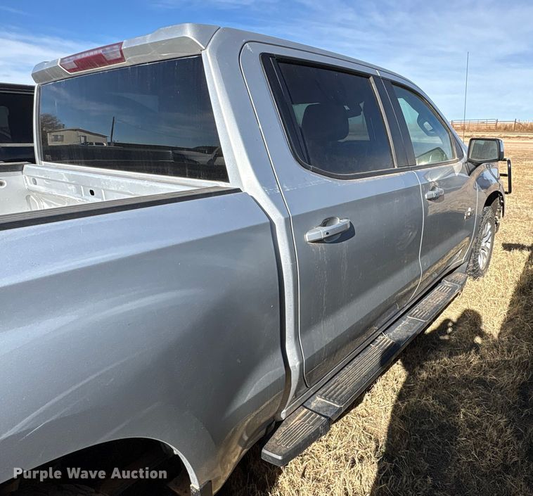 image for item EU4736 2019 Chevrolet Silverado 15000 Crew Cab pickup truck