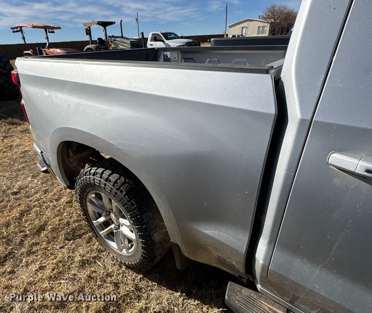 image for item EU4736 2019 Chevrolet Silverado 15000 Crew Cab pickup truck