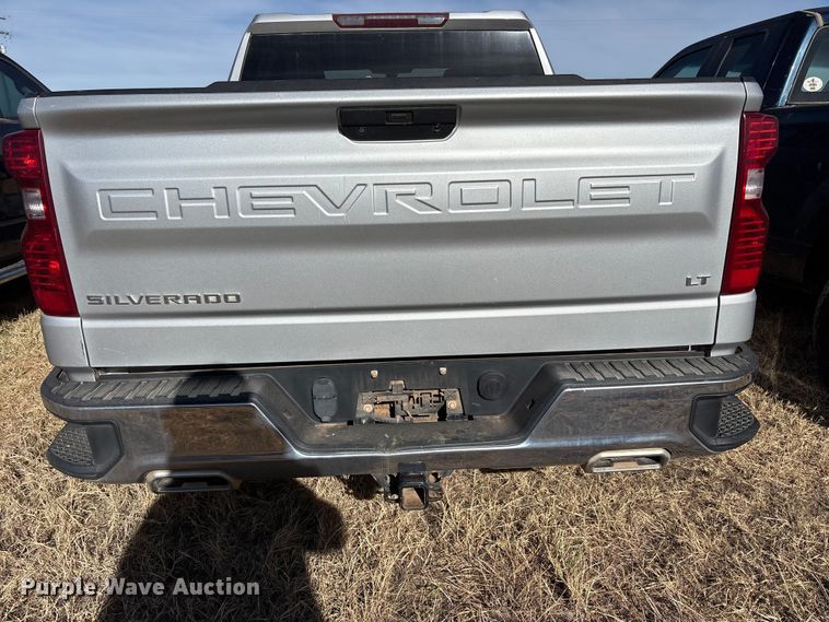 image for item EU4736 2019 Chevrolet Silverado 15000 Crew Cab pickup truck