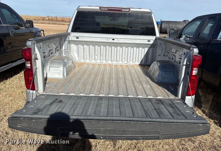 image for item EU4736 2019 Chevrolet Silverado 15000 Crew Cab pickup truck