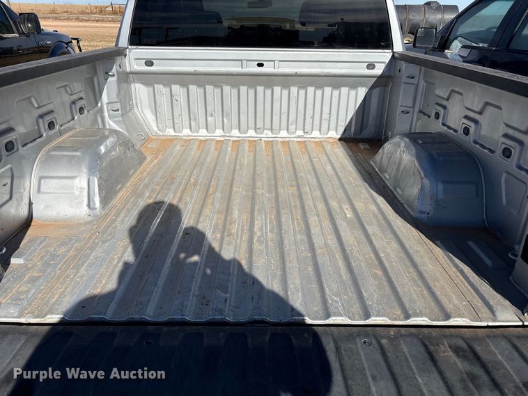 image for item EU4736 2019 Chevrolet Silverado 15000 Crew Cab pickup truck