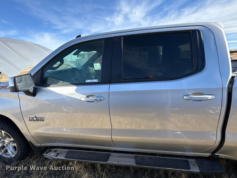 image for item EU4736 2019 Chevrolet Silverado 15000 Crew Cab pickup truck