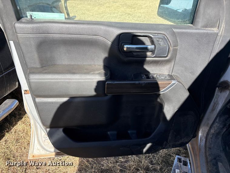 image for item EU4736 2019 Chevrolet Silverado 15000 Crew Cab pickup truck