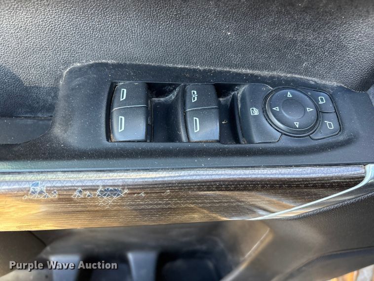 image for item EU4736 2019 Chevrolet Silverado 15000 Crew Cab pickup truck