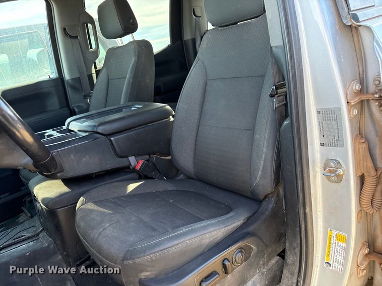 image for item EU4736 2019 Chevrolet Silverado 15000 Crew Cab pickup truck