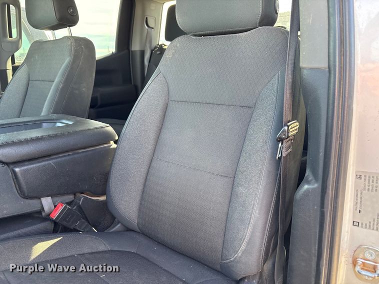 image for item EU4736 2019 Chevrolet Silverado 15000 Crew Cab pickup truck