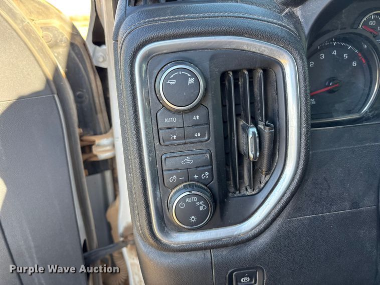 image for item EU4736 2019 Chevrolet Silverado 15000 Crew Cab pickup truck