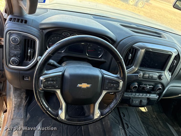 image for item EU4736 2019 Chevrolet Silverado 15000 Crew Cab pickup truck