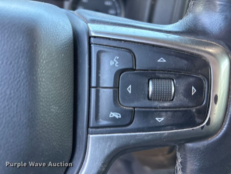 image for item EU4736 2019 Chevrolet Silverado 15000 Crew Cab pickup truck