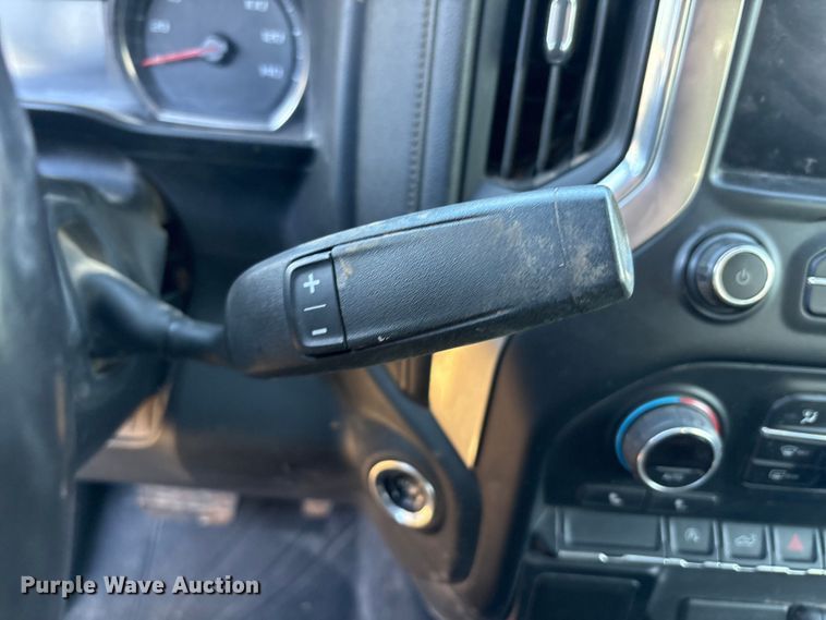 image for item EU4736 2019 Chevrolet Silverado 15000 Crew Cab pickup truck