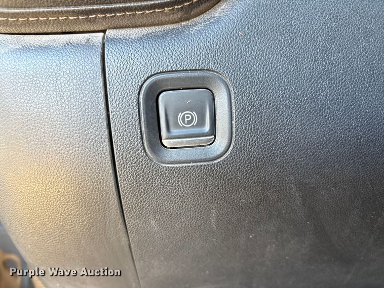 image for item EU4736 2019 Chevrolet Silverado 15000 Crew Cab pickup truck