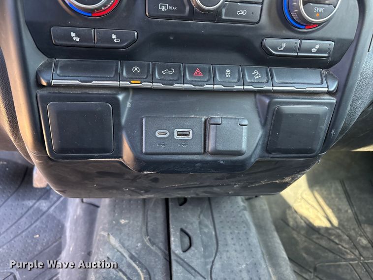 image for item EU4736 2019 Chevrolet Silverado 15000 Crew Cab pickup truck