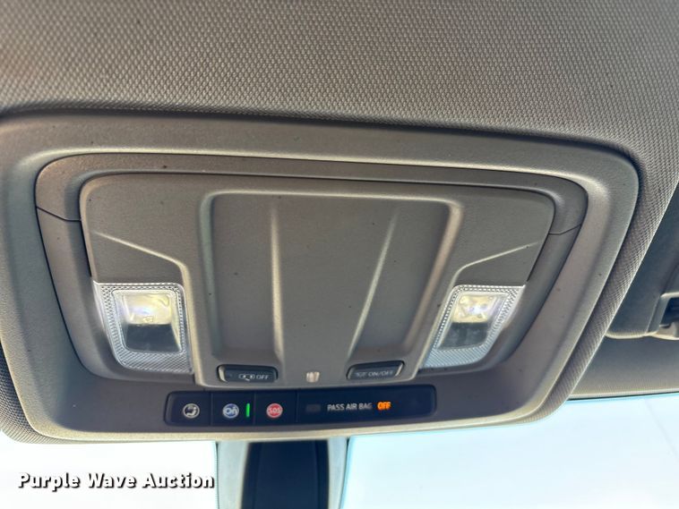 image for item EU4736 2019 Chevrolet Silverado 15000 Crew Cab pickup truck