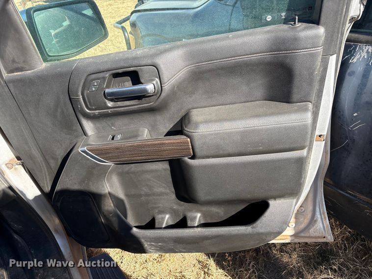 image for item EU4736 2019 Chevrolet Silverado 15000 Crew Cab pickup truck