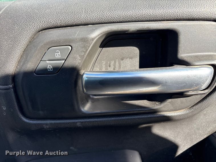 image for item EU4736 2019 Chevrolet Silverado 15000 Crew Cab pickup truck