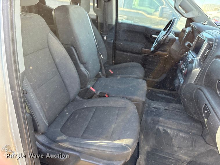 image for item EU4736 2019 Chevrolet Silverado 15000 Crew Cab pickup truck