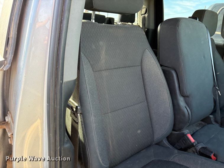 image for item EU4736 2019 Chevrolet Silverado 15000 Crew Cab pickup truck