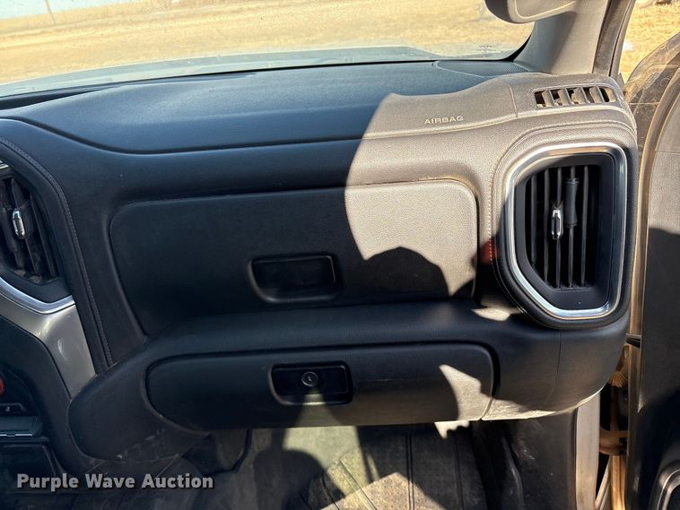 image for item EU4736 2019 Chevrolet Silverado 15000 Crew Cab pickup truck