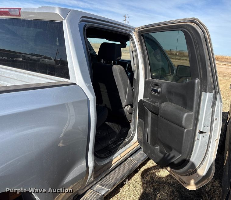 image for item EU4736 2019 Chevrolet Silverado 15000 Crew Cab pickup truck