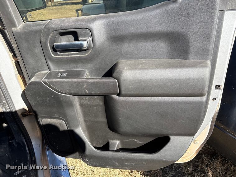 image for item EU4736 2019 Chevrolet Silverado 15000 Crew Cab pickup truck