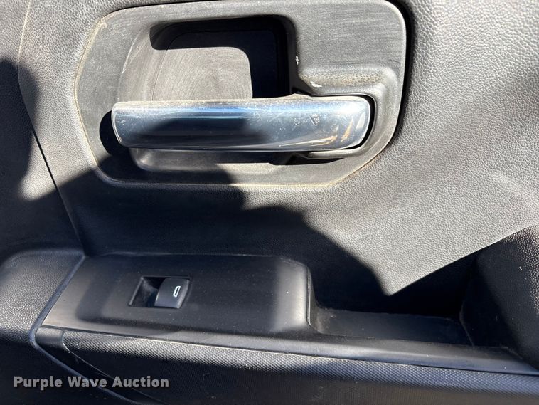 image for item EU4736 2019 Chevrolet Silverado 15000 Crew Cab pickup truck