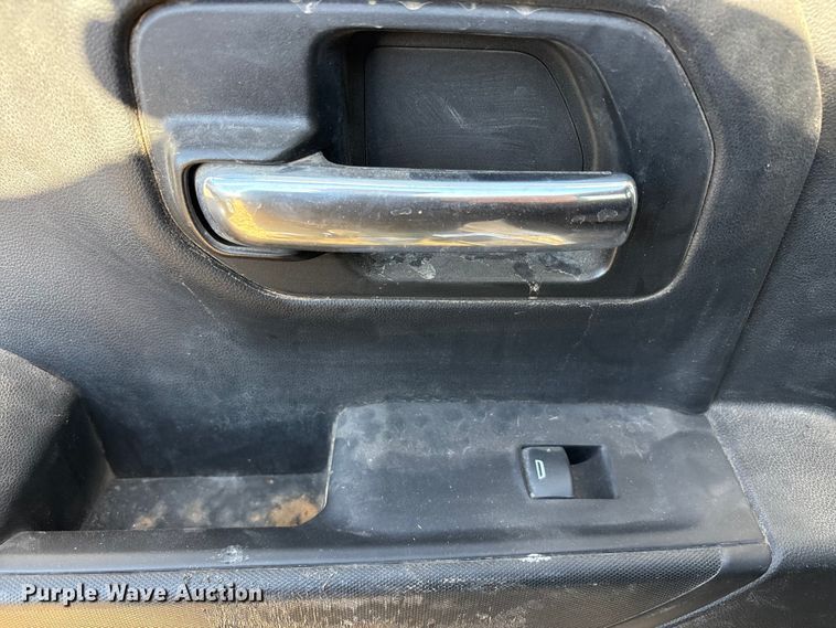 image for item EU4736 2019 Chevrolet Silverado 15000 Crew Cab pickup truck