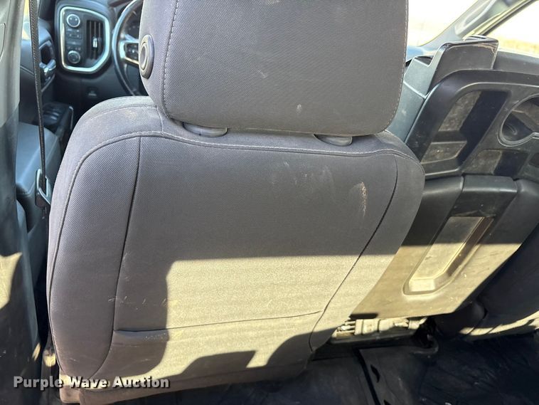 image for item EU4736 2019 Chevrolet Silverado 15000 Crew Cab pickup truck