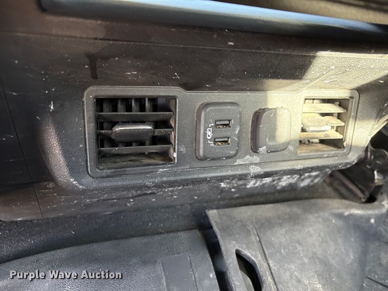 image for item EU4736 2019 Chevrolet Silverado 15000 Crew Cab pickup truck