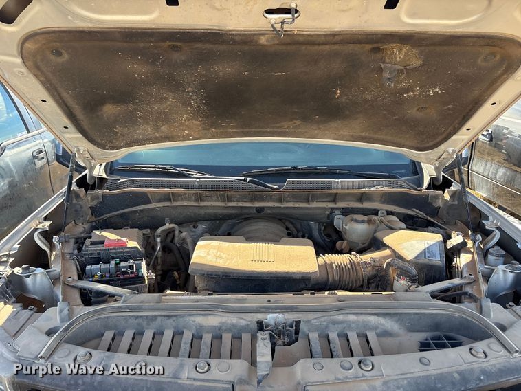 image for item EU4736 2019 Chevrolet Silverado 15000 Crew Cab pickup truck