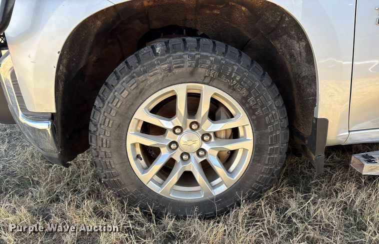 image for item EU4736 2019 Chevrolet Silverado 15000 Crew Cab pickup truck