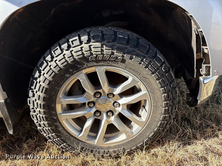 image for item EU4736 2019 Chevrolet Silverado 15000 Crew Cab pickup truck