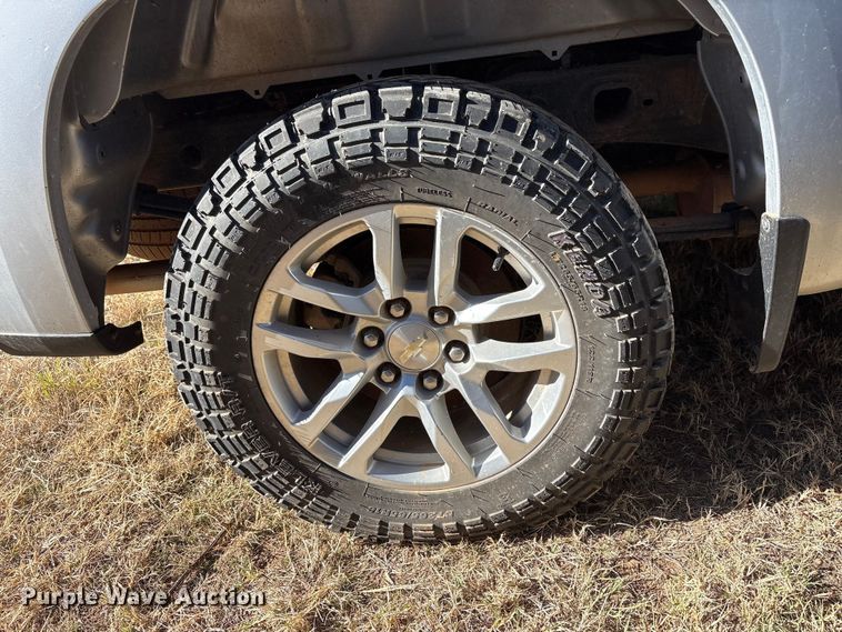 image for item EU4736 2019 Chevrolet Silverado 15000 Crew Cab pickup truck