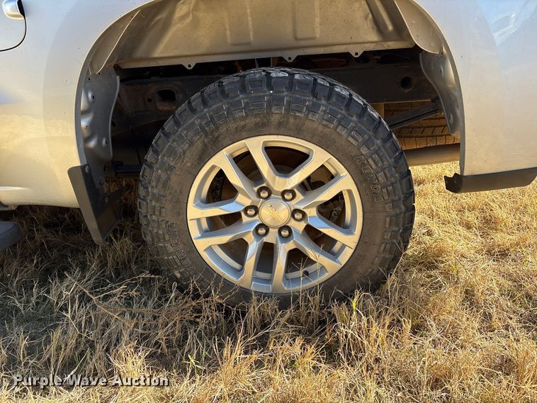 image for item EU4736 2019 Chevrolet Silverado 15000 Crew Cab pickup truck