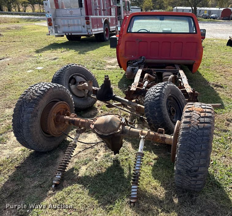 image for item EU5353 1985 Chevrolet D30 pickup truck cab and chassis