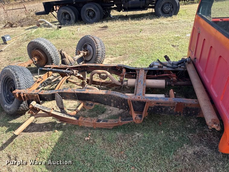 image for item EU5353 1985 Chevrolet D30 pickup truck cab and chassis