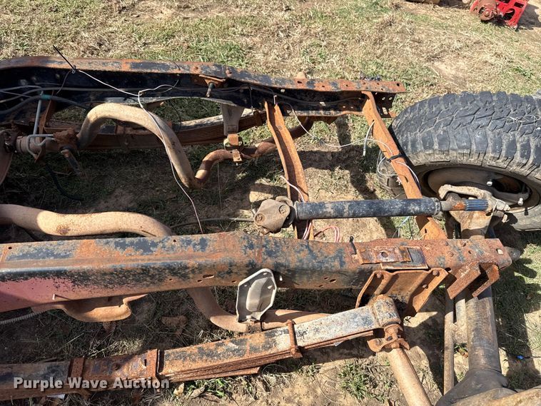 image for item EU5353 1985 Chevrolet D30 pickup truck cab and chassis