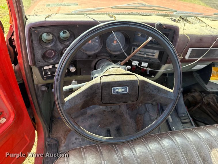 image for item EU5353 1985 Chevrolet D30 pickup truck cab and chassis