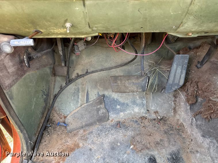 image for item EU5353 1985 Chevrolet D30 pickup truck cab and chassis