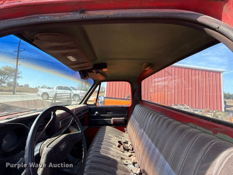 image for item EU5353 1985 Chevrolet D30 pickup truck cab and chassis