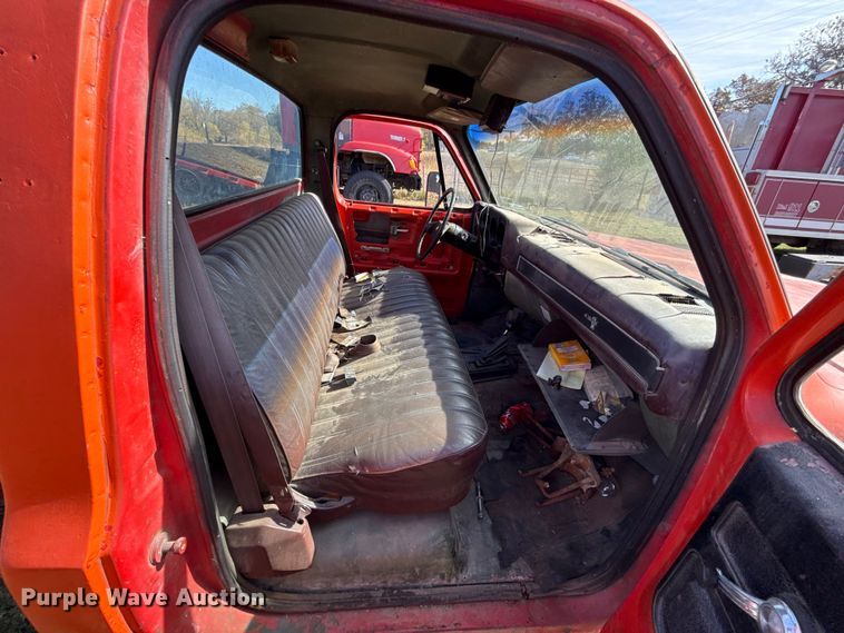 image for item EU5353 1985 Chevrolet D30 pickup truck cab and chassis