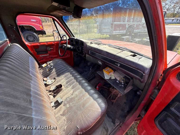 image for item EU5353 1985 Chevrolet D30 pickup truck cab and chassis