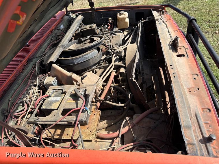 image for item EU5353 1985 Chevrolet D30 pickup truck cab and chassis