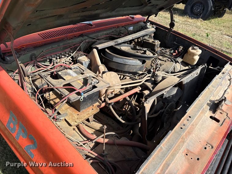 image for item EU5353 1985 Chevrolet D30 pickup truck cab and chassis