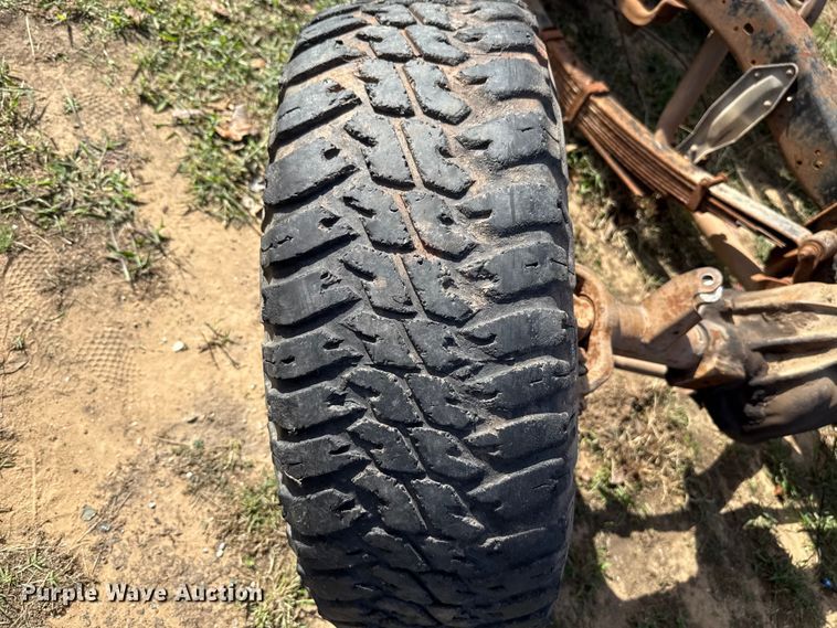 image for item EU5353 1985 Chevrolet D30 pickup truck cab and chassis